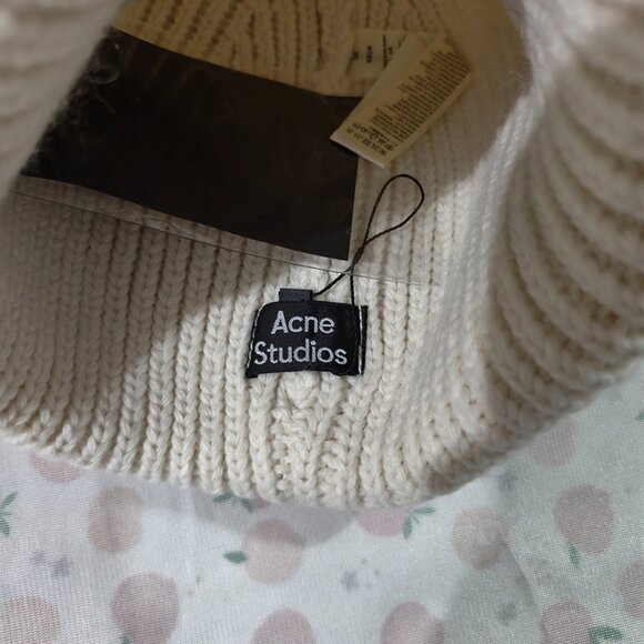 Acne Studios White Knit Hat With A Smiley Face Logo - Picture 5 of 5